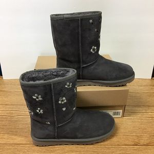 UGG CLASSIC SHORT BLOSSOM BOOTS